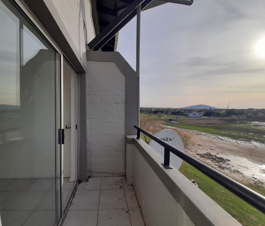 8 Bedroom Property for Sale in Uitzicht Western Cape